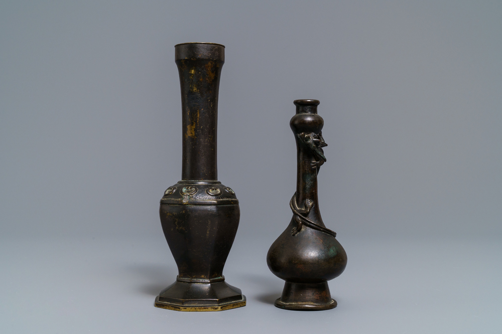 Deux vases en bronze, Chine, Ming