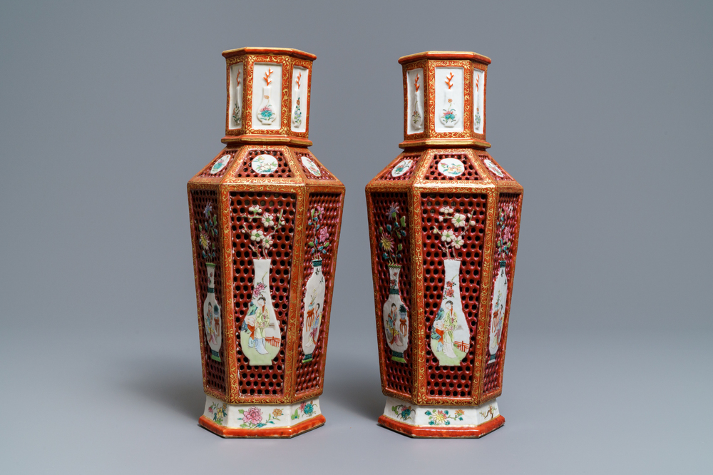 Une paire de vases &agrave; double parois en porcelaine de Chine famille rose, Yongzheng