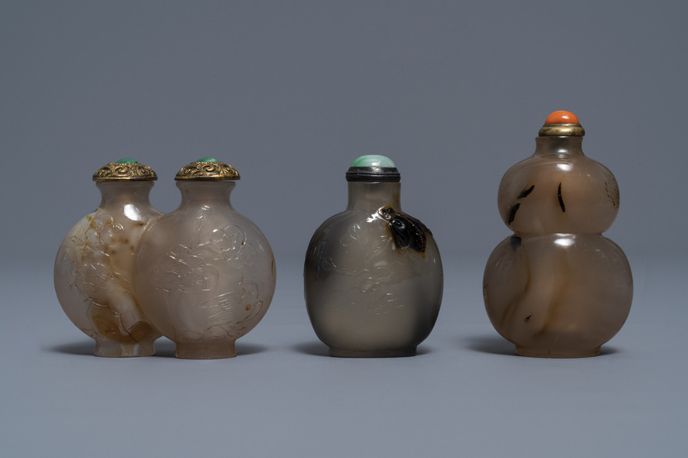 Three Chinese agate snuff bottles, 19/20th C.