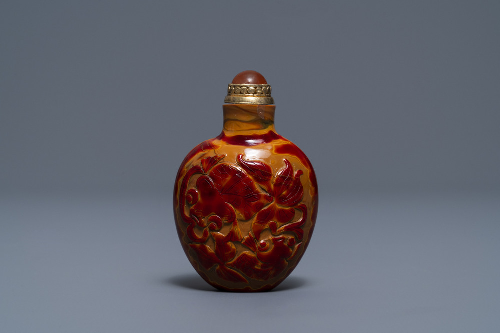 Une tabati&egrave;re en verre r&eacute;algar, Verrerie Imp&eacute;riale, P&eacute;kin, Chine, 1730-1840