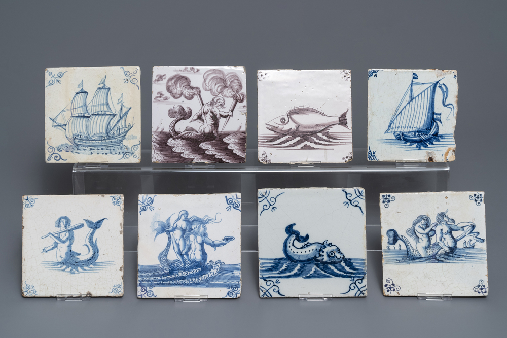 Acht blauw-witte en mangane Delftse tegels met schepen en zeewezens, 17/18e eeuw