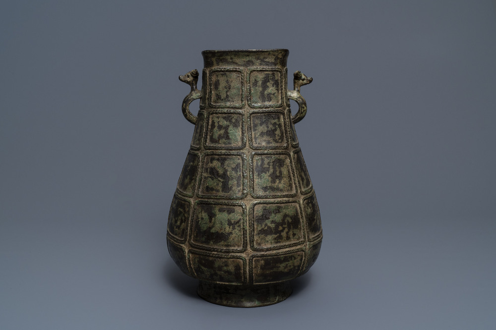 A Chinese bronze vase in archaic style, 19th C.