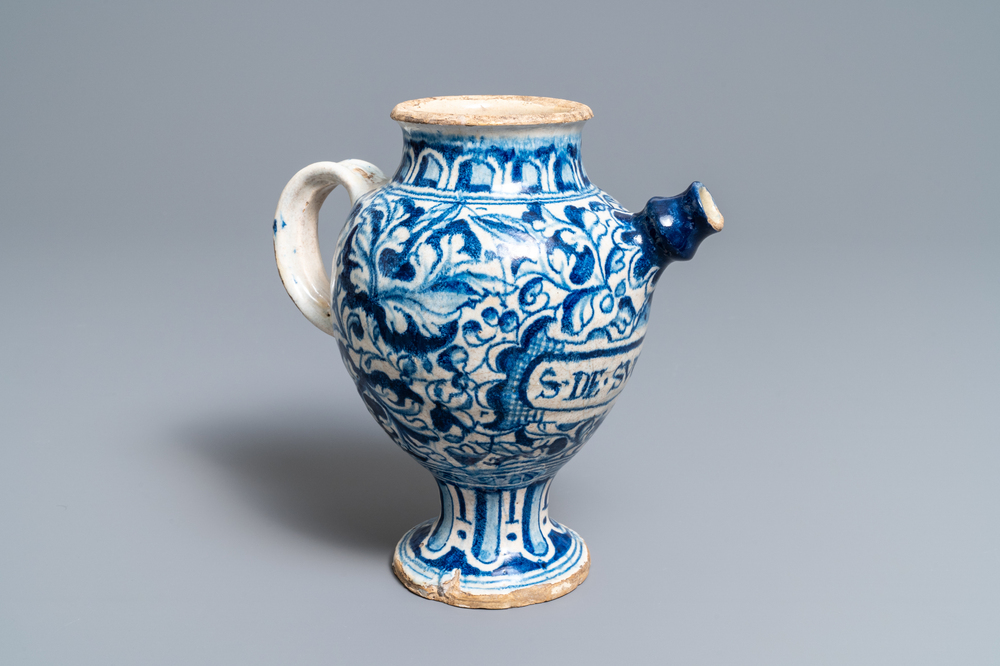 A blue and white Antwerp maiolica wet drug jar, 2nd half 16th C.