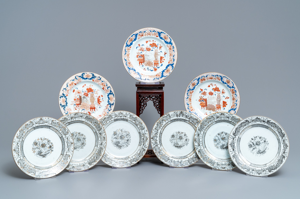 Neuf assiettes en porcelaine de Chine grisaille et de style Imari, Yongzheng/Qianlong