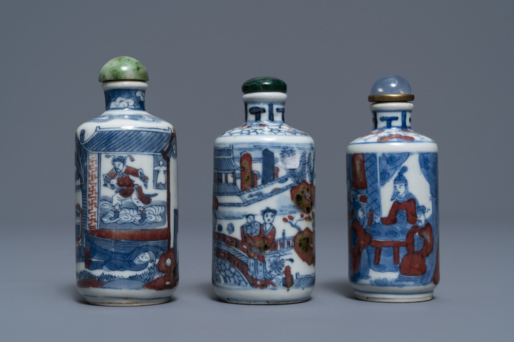Three Chinese blue, white and underglaze red snuff bottles, Yongzheng marks, 18/19th C.