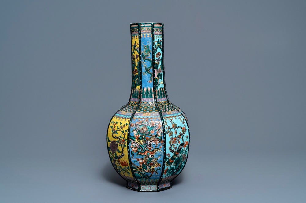 An octagonal Chinese famille rose bottle vase, 19th C.