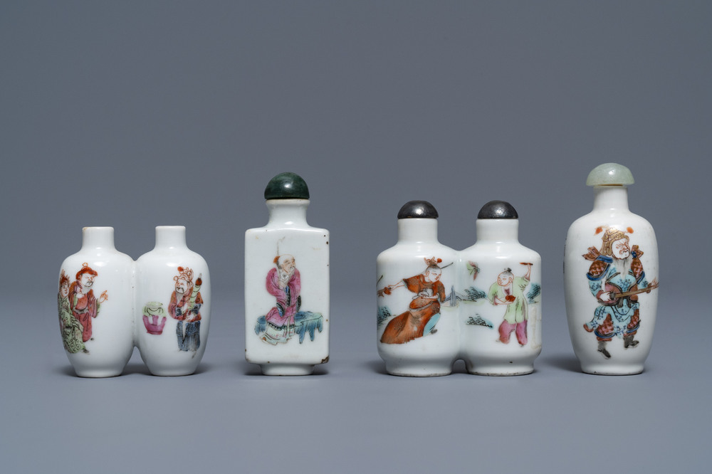 Vier Chinese famille rose porseleinen snuifflessen, 19e eeuw