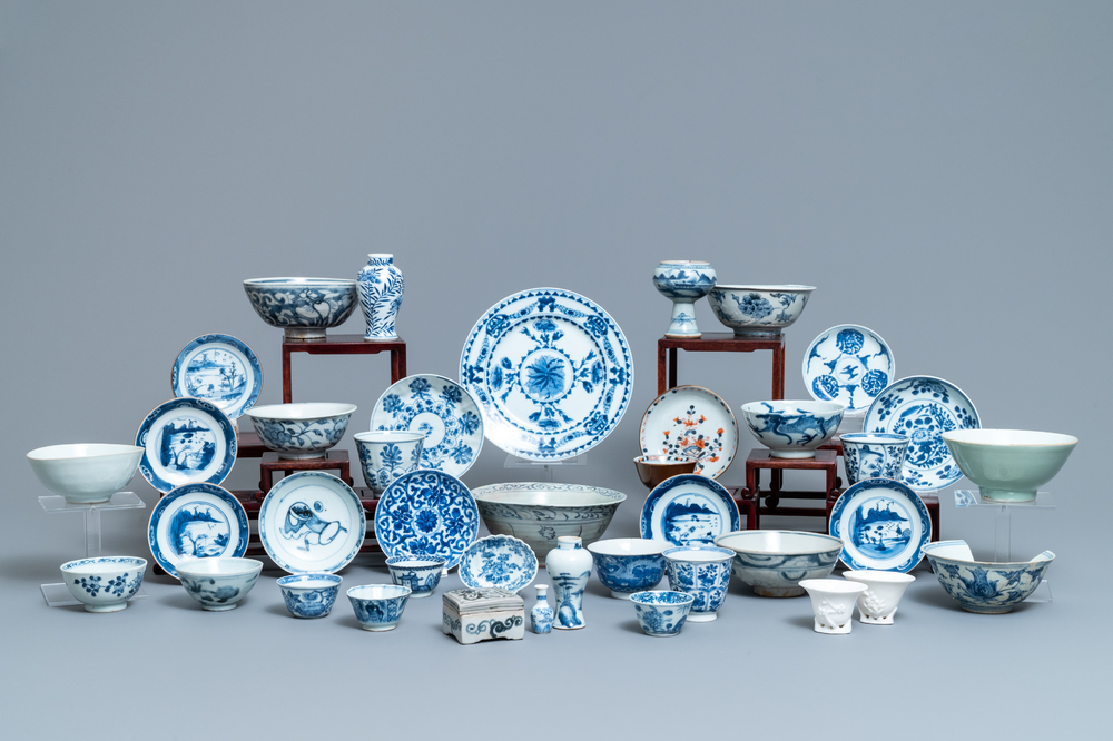 Kietelen Zijn bekend betekenis Een gevarieerde collectie vnl. blauw-wit Chinees porselein, Ming en later -  Rob Michiels Auctions