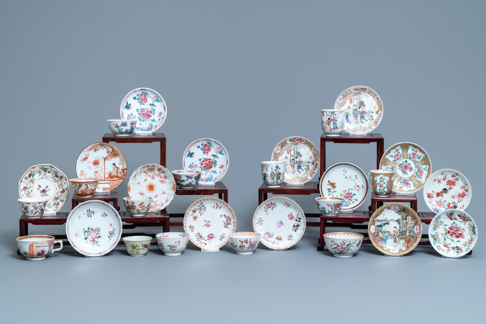 Une collection de tasses et soucoupes en porcelaine de Chine famille rose, Yongzheng/Qianlong