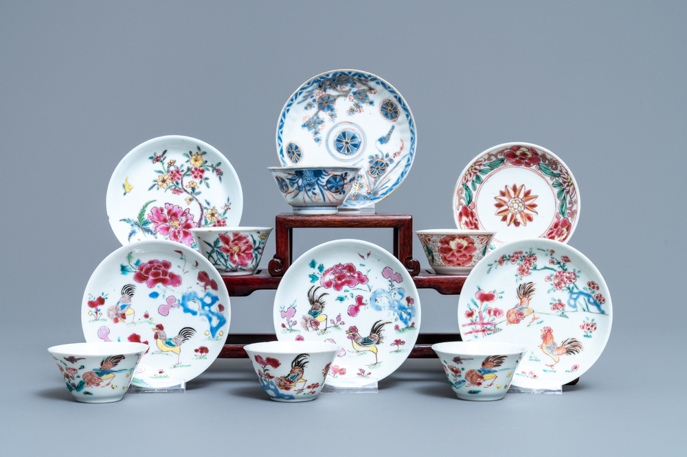 Zes Chinese famille rose en Imari-stijl koppen en schotels, Yongzheng/Qianlong