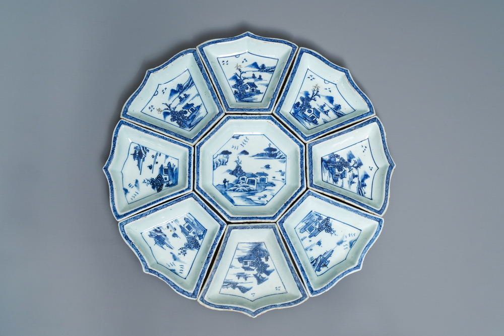 Een Chinese blauw-witte zoetvleesset of rijsttafel met landschapsdecor, 18/19e eeuw