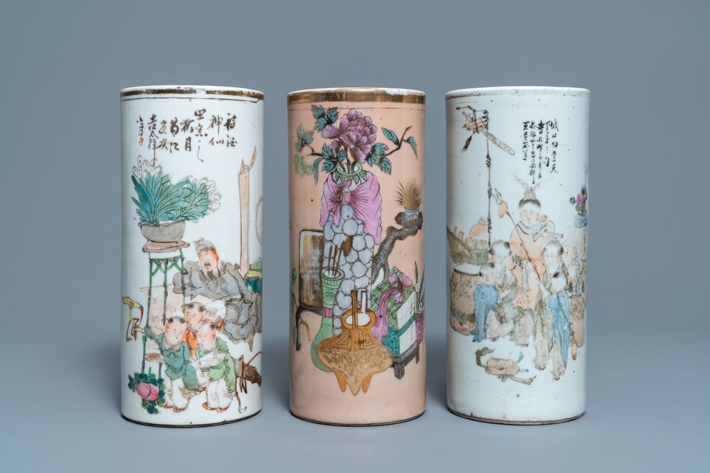 Trois porte-chapeaux en porcelaine de Chine qianjiang cai, 19/20&egrave;me