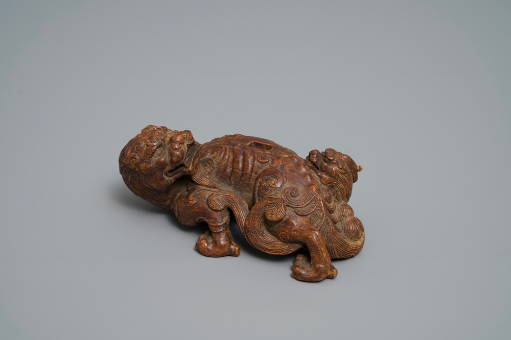 A Chinese carved wood 'Qilin and cub' group, 19/20th C.