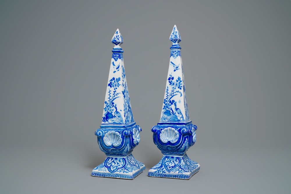 A pair of impressive Dutch Delft blue and white obelisks, 18th C.