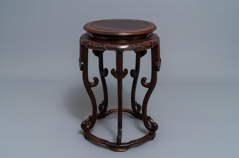 A Chinese wooden stand, 19/20th C.