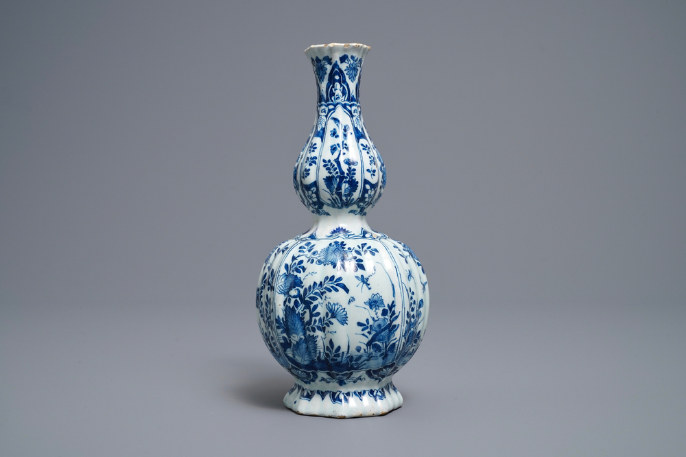 A ribbed Dutch Delft blue and white double gourd vase, early 18th C.