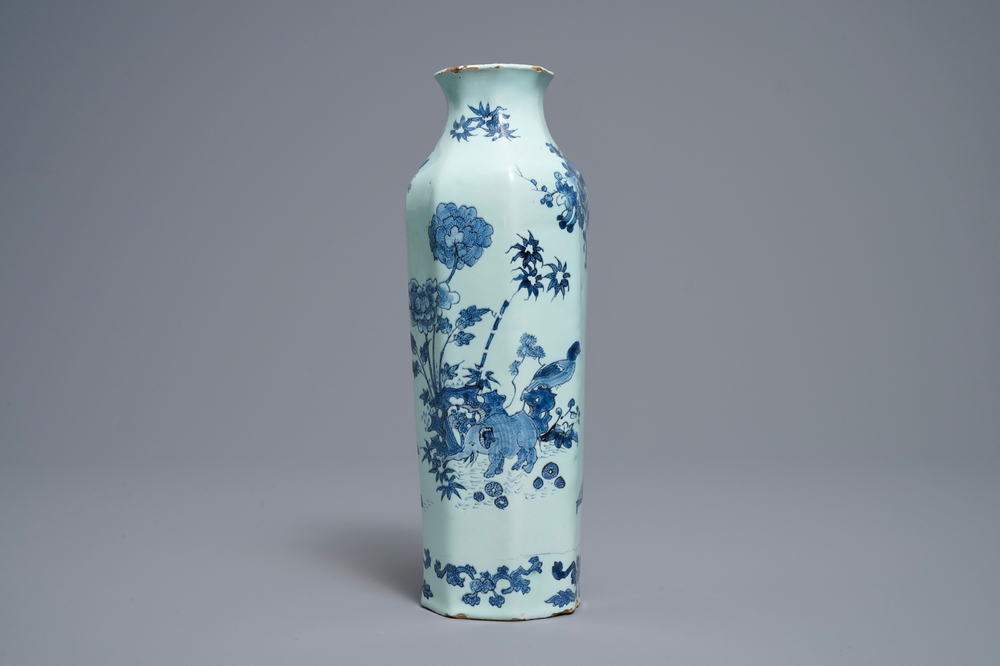 An octagonal Dutch Delft blue and white chinoiserie vase with an elephant, last quarter 17th C.