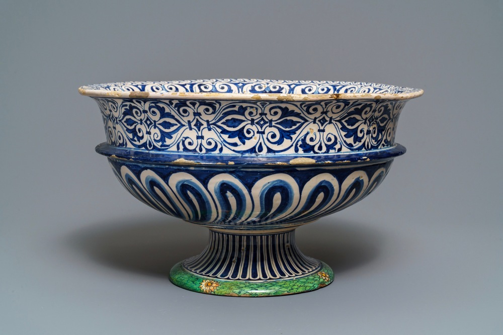 A large Italian maiolica footed bowl with Amor, Montelupo or Caffagiolo, 1st half 16th C.