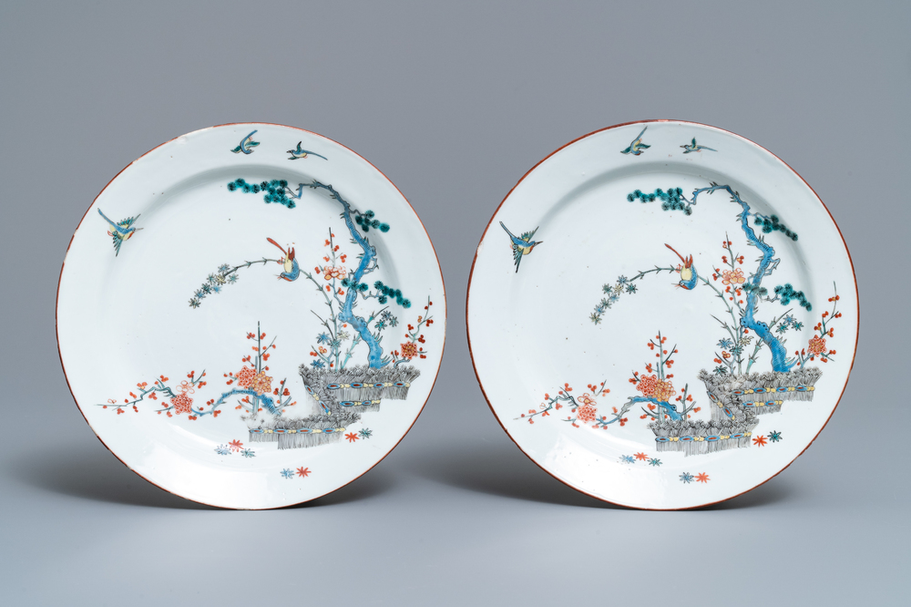 A pair of Chinese Dutch-decorated Kakiemon-style plates, Kangxi/Yongzheng