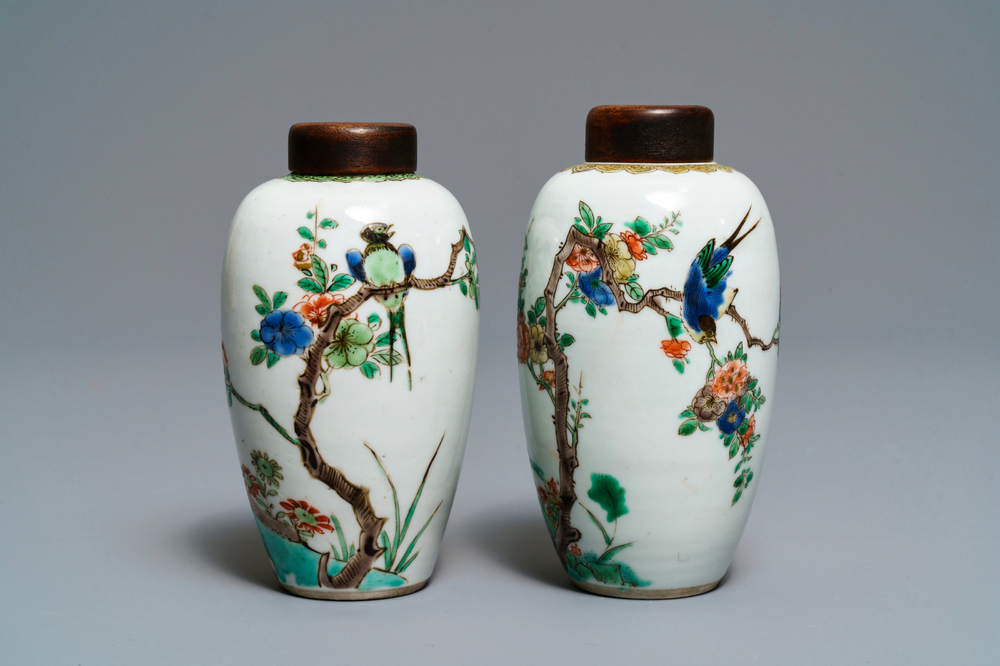 Deux vases en porcelaine de Chine famille verte, Kangxi