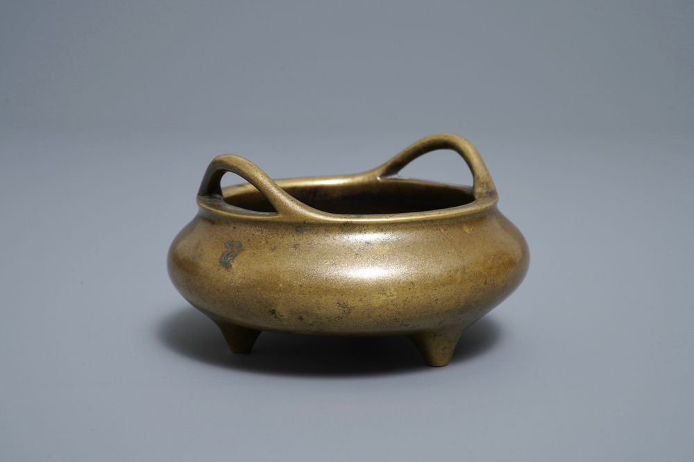 A Chinese bronze tripod incense burner, Xuande mark, 18/19th C.