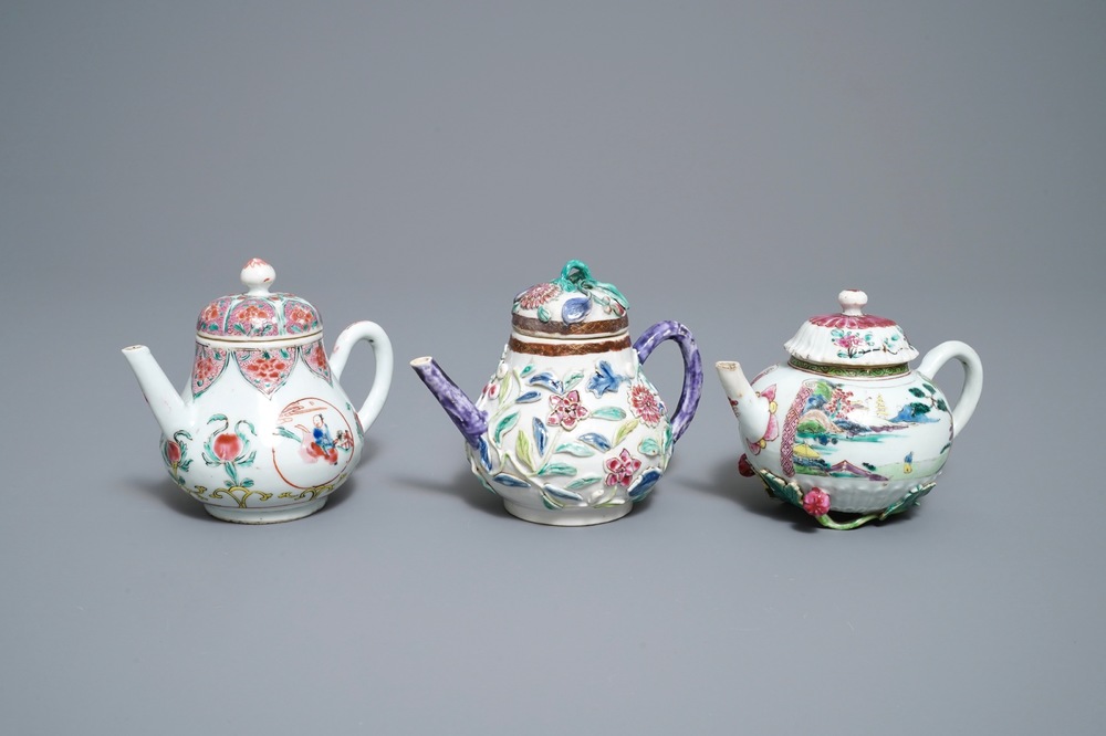 Trois th&eacute;i&egrave;res couvertes en porcelaine de Chine famille rose, Yongzheng