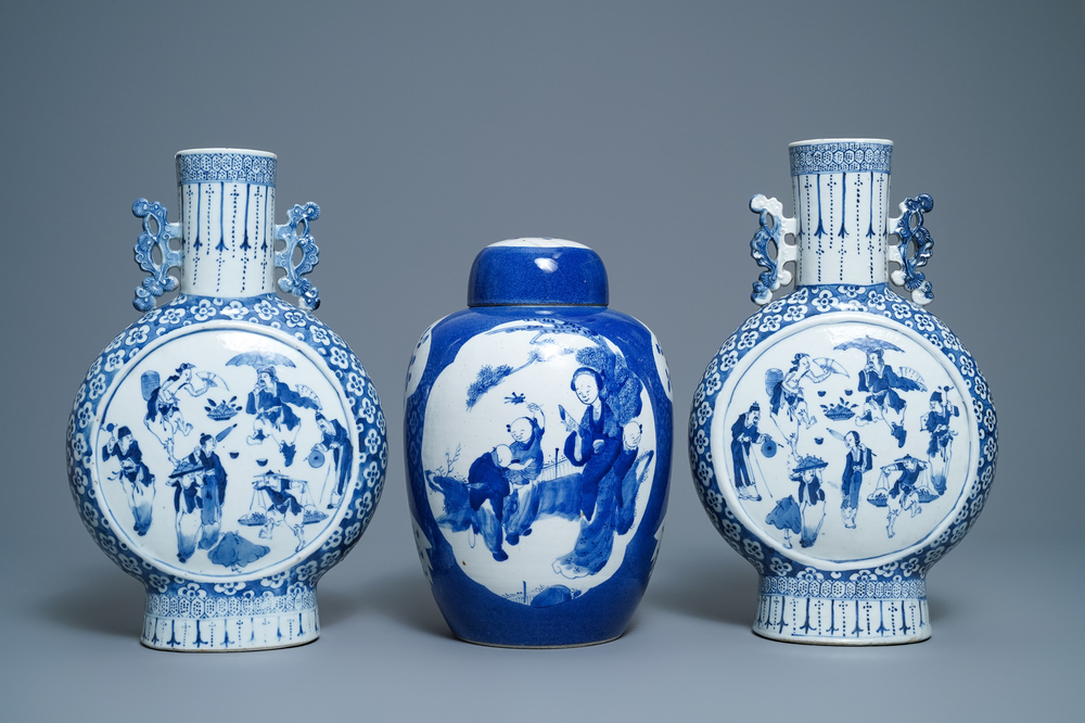 A pair of Chinese blue and white 'moonflask' vases and a covered jar, 19th C.