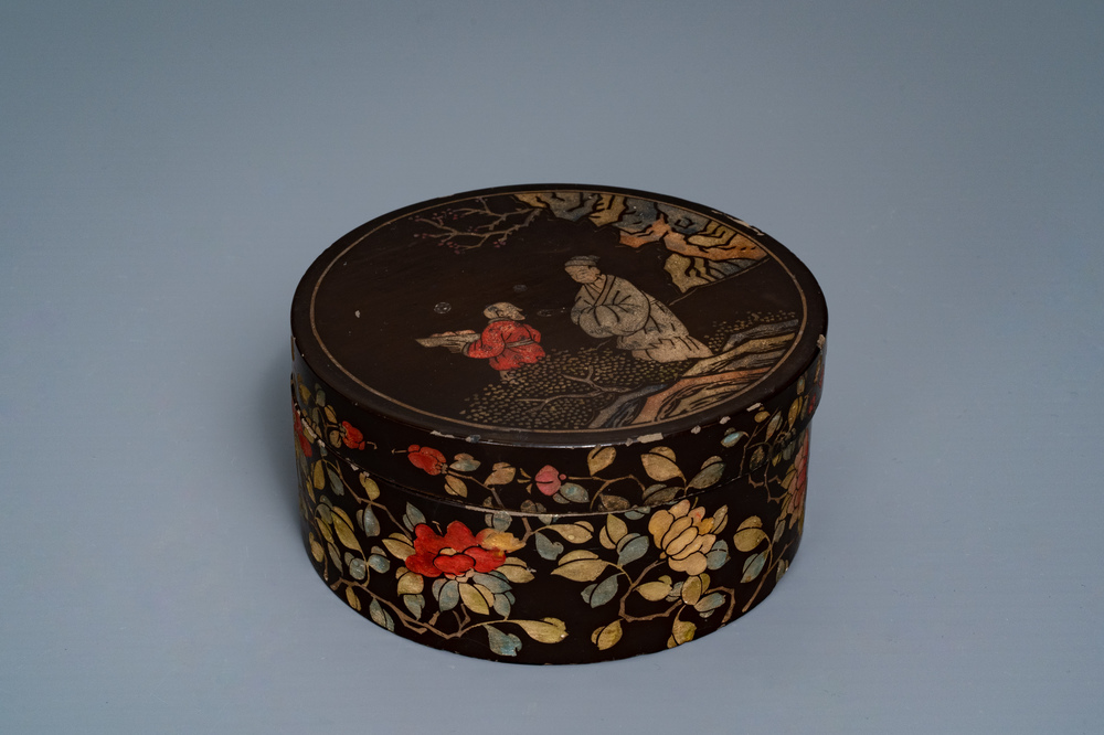 A Chinese carved and inlaid coromandel lacquer box, 17/18th C.