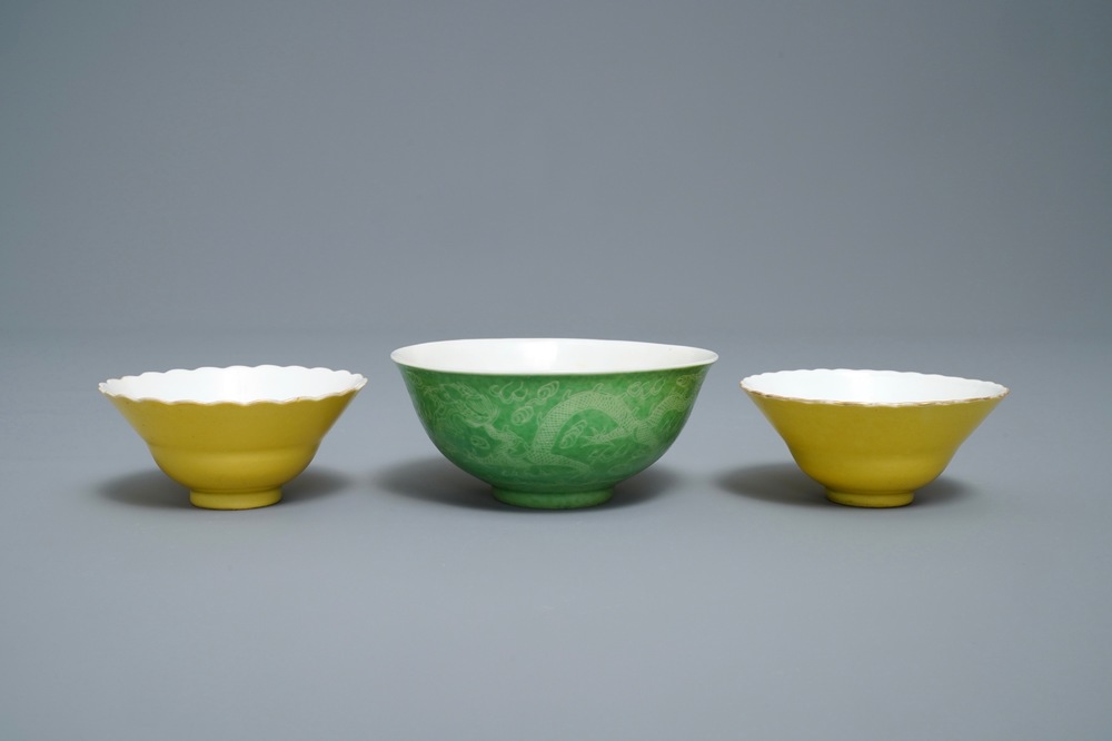 A pair of Chinese monochrome yellow bowls and a lime-green dragon bowl, Guangxu marks, 19/20th C.