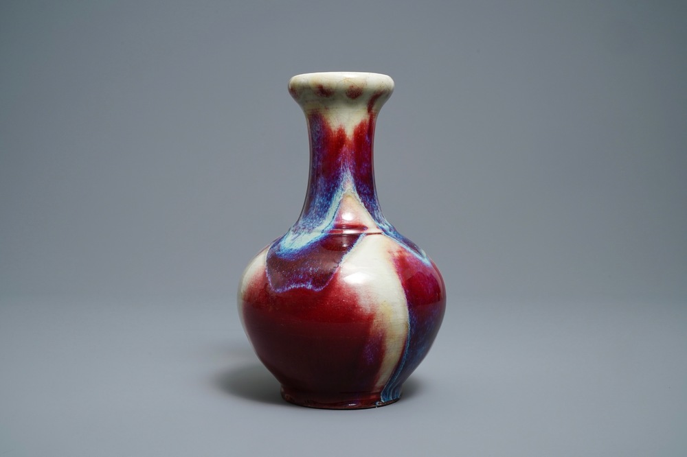 Een Chinese vaas met flamb&eacute; glazuur, Qianlong