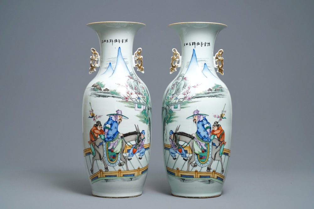 A pair of Chinese famille rose vases with travellers on a donkey, 19/20th C.