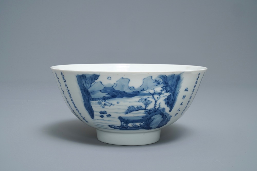 Un bol en porcelaine de Chine en bleu et blanc &agrave; d&eacute;cor d'un po&ecirc;me, marque de Chenghua, Kangxi