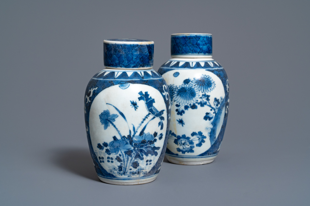 A pair of Chinese blue and white covered jars with floral design, Hatcher cargo shipwreck, Transitional period