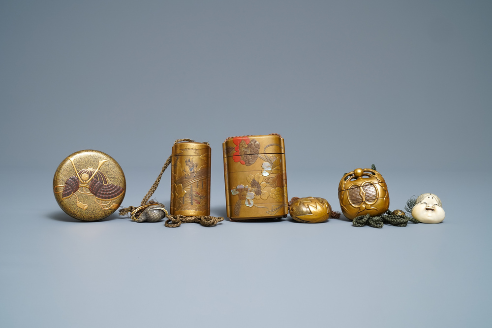 Trois inros avec netsuke et une bo&icirc;te couvert en laque, Japon, Meiji, 19&egrave;me