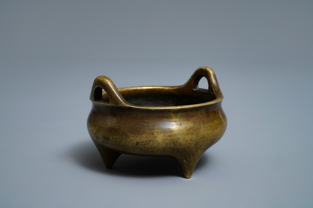 A Chinese bronze tripod censer, Xuande mark, 18/19th C.