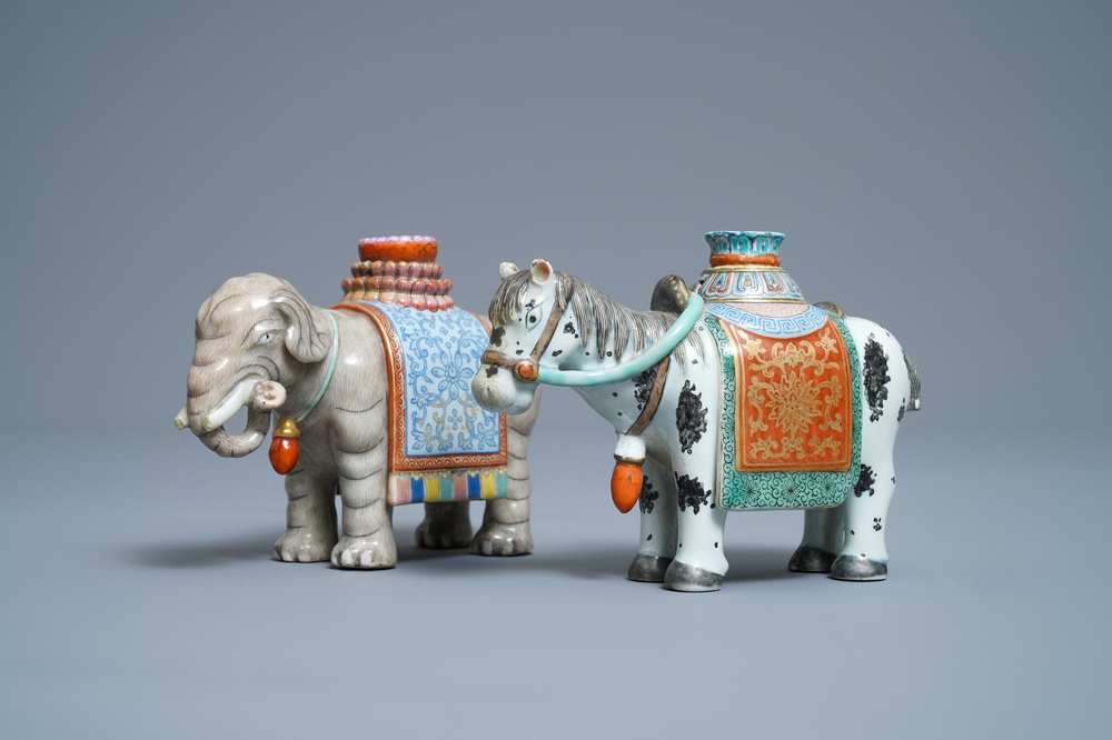 Deux mod&egrave;les d'un &eacute;l&eacute;phant et d'un cheval en porcelaine de Chine famille rose, Qianlong