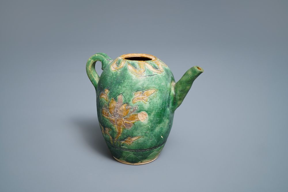 A Chinese sancai-glazed ewer with incised design, Liao (916-1125)