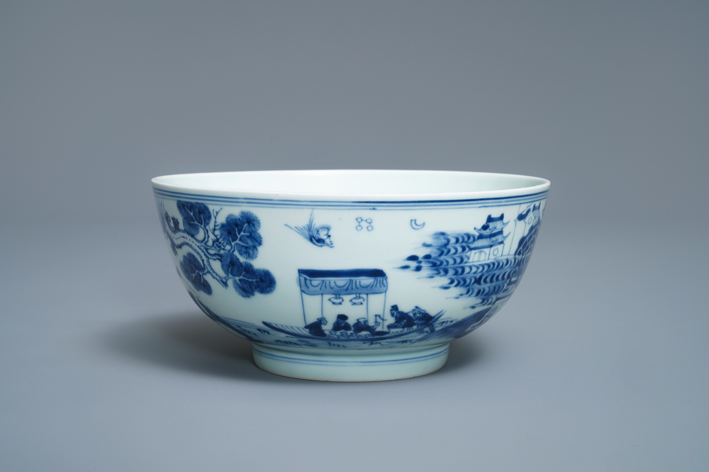 Un bol en porcelaine de Chine bleu et blanc &agrave; d&eacute;cor d'un po&ecirc;me, Kangxi/Yongzheng