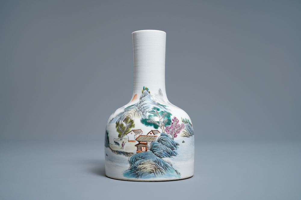 Un vase en porcelaine de Chine famille rose, sign&eacute; Zhang Zhitang (1893-1971), dat&eacute; 1948