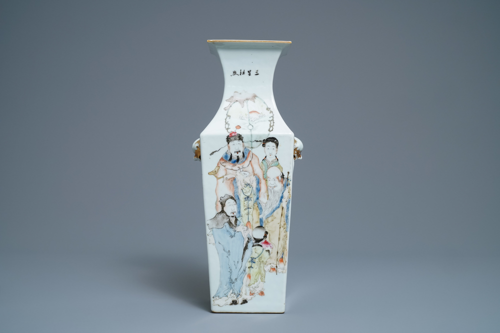 Un vase de forme carr&eacute;e en porcelaine de Chine qianjiang cai, 19/20&egrave;me