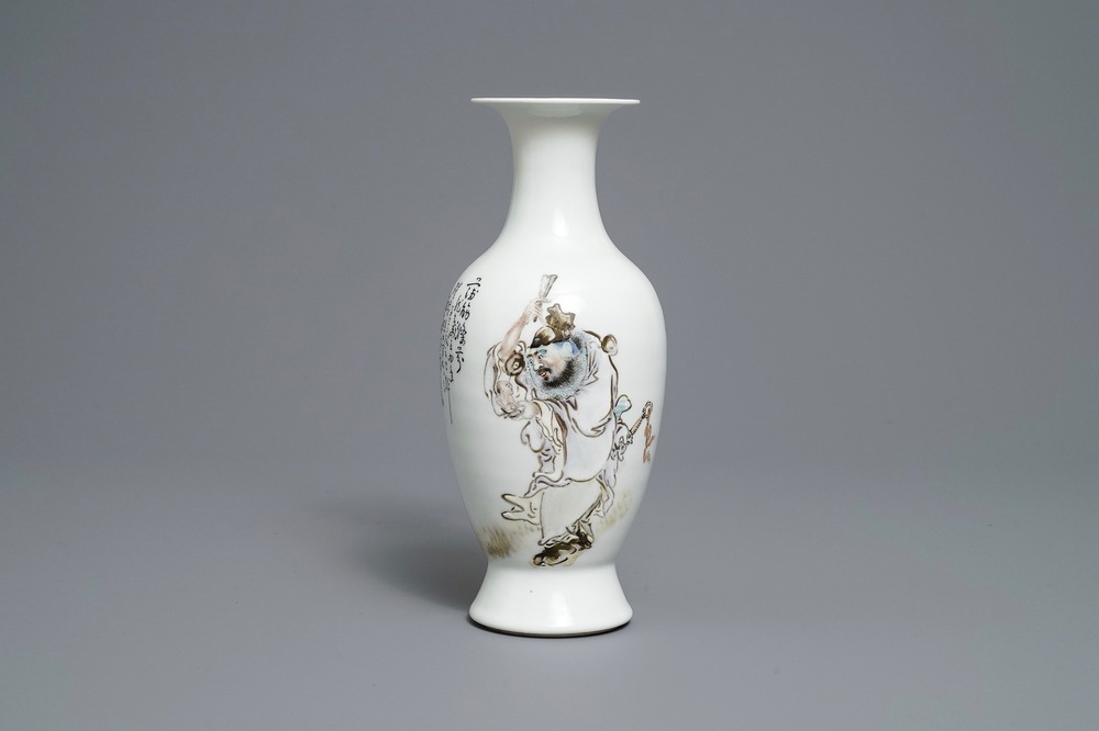 A Chinese qianjiang cai vase, signed Wang Qi, 19/20th C.