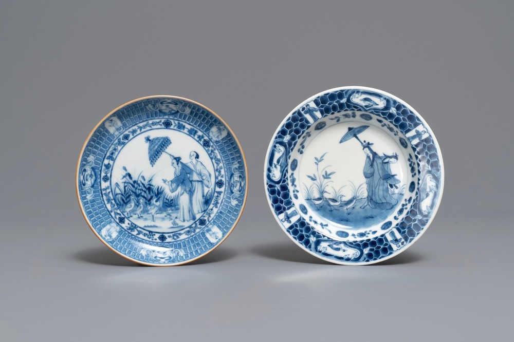 Twee Chinese en Japanse blauw-witte borden naar Cornelis Pronk, 'De parasoldames', 18e eeuw