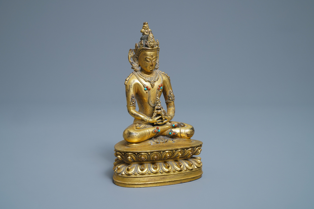 A Chinese coral- and turquoise-inlaid gilt bronze figure of Buddha Amitayus, 18/19th C.