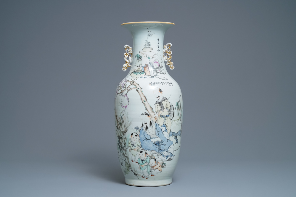 Un grand vase en porcelaine de Chine qianjiang cai, 19/20&egrave;me