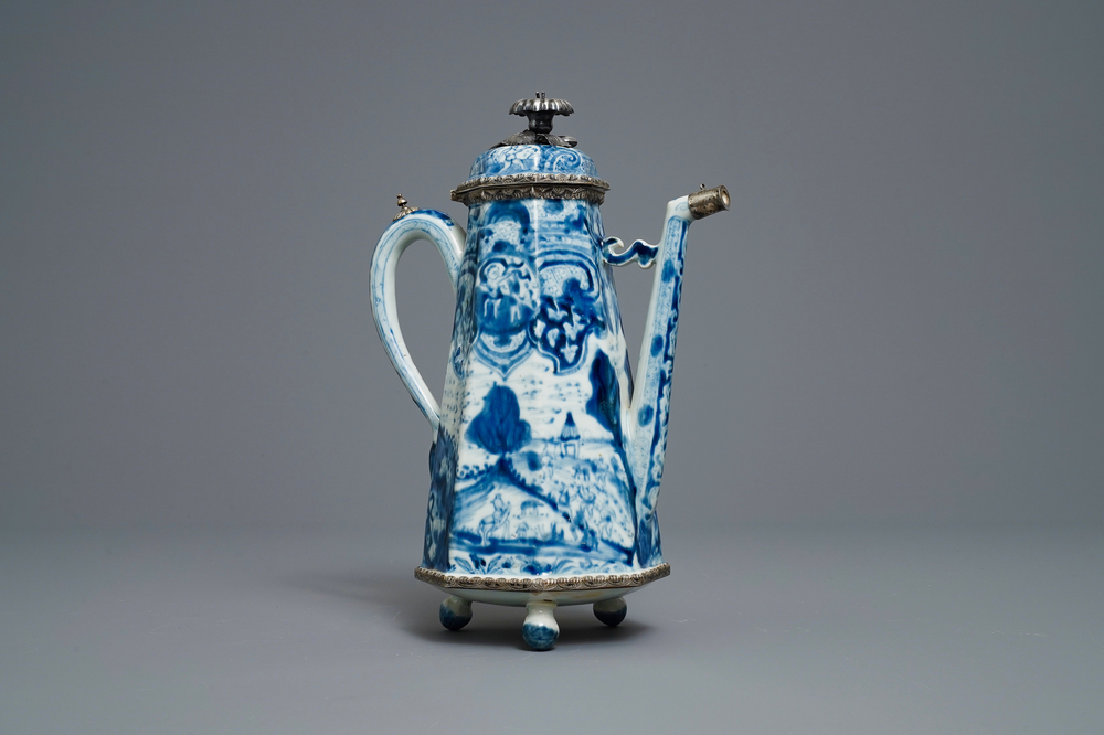 Een Chinese blauw-witte 'Europa en de stier' koffiekan met zilveren monturen, Kangxi