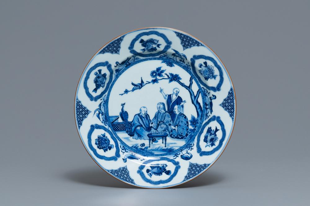 Un plat en porcelaine de Chine en bleu et blanc d'apr&egrave;s Cornelis Pronk, 'Visite du docteur', Qianlong