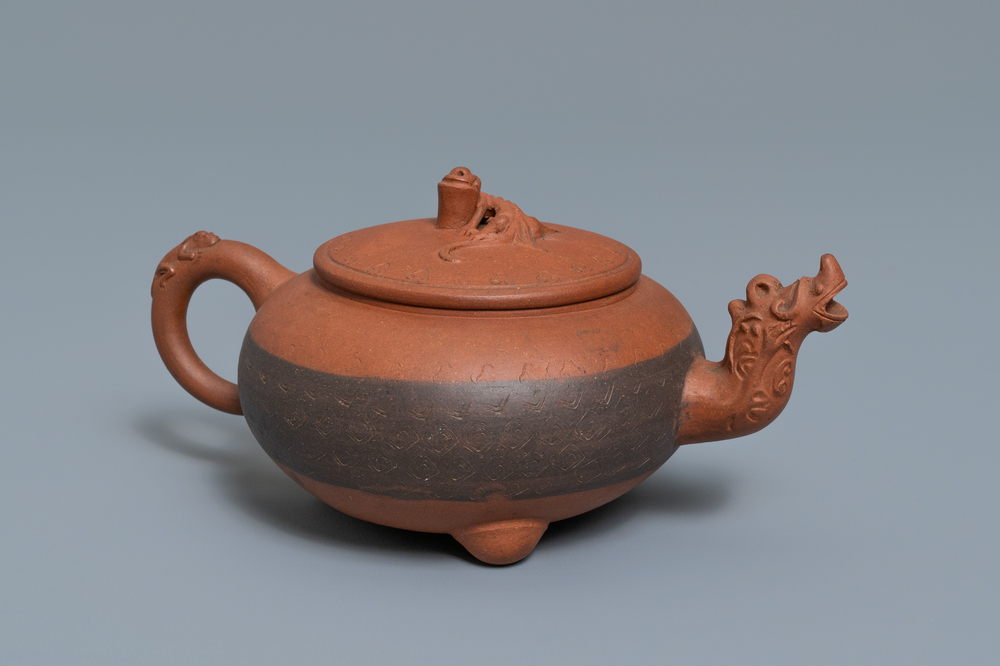 A Chinese Yixing stoneware dragon-spouted teapot and cover, impressed mark, 19/20th C.