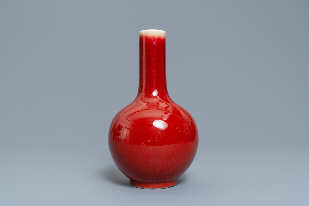 A Chinese monochrome langyao bottle vase, 18/19th C.