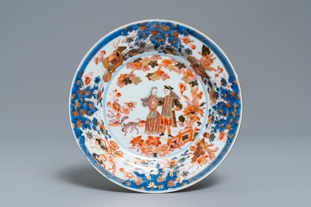 Une assiette en porcelaine de Chine verte-Imari &agrave; d&eacute;cor du 'gouverneur Duff', Yongzheng