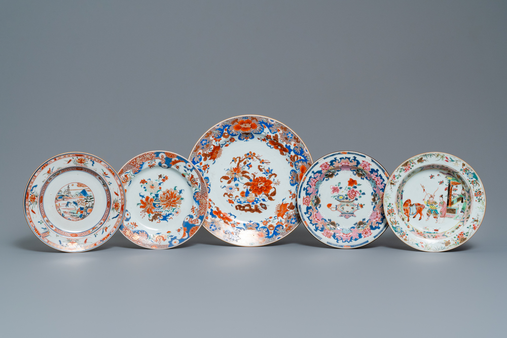 Four Chinese verte-Imari and famille rose plates and a dish, Yongzheng/Qianlong